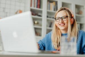 Why You Should Hire a Virtual Assistant for Social Media Management
