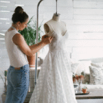 فساتين عروس كريستال فخمة – أناقة تأسر الأنظار في ليلة العمر