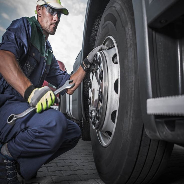 Mobile Truck Tyre Replacement Service & Mobile Truck Tyre Repair Service