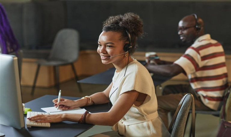How a Call Center in Toronto Helps Manage After-Hours Calls