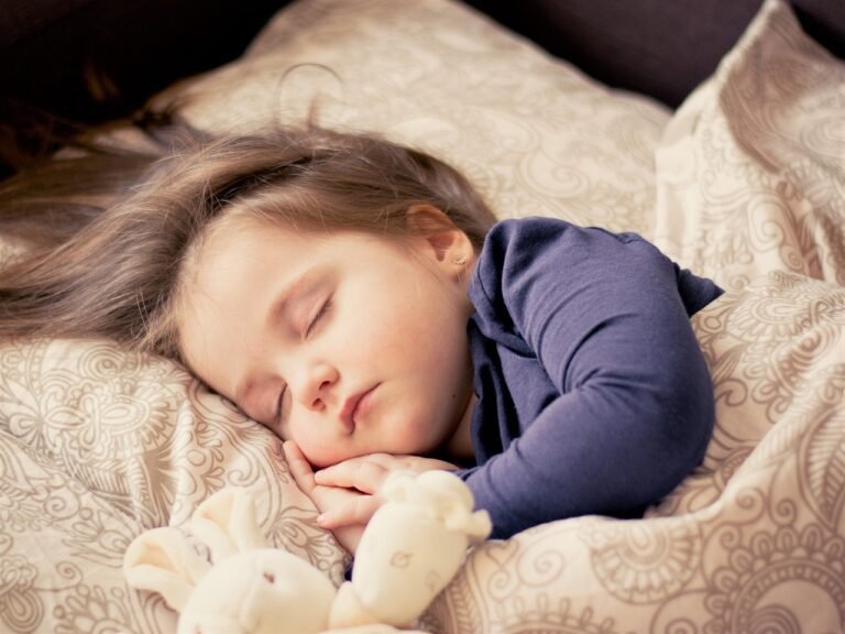 Why Is It So Hard to Stay Awake During the Day? Understanding Daytime Sleepiness and Wakefulness
