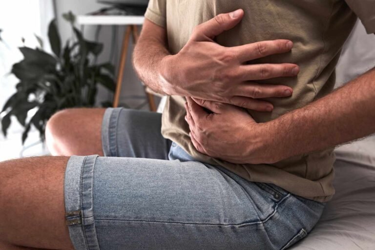 Common Causes of Upper Abdominal Pain Under the Ribs